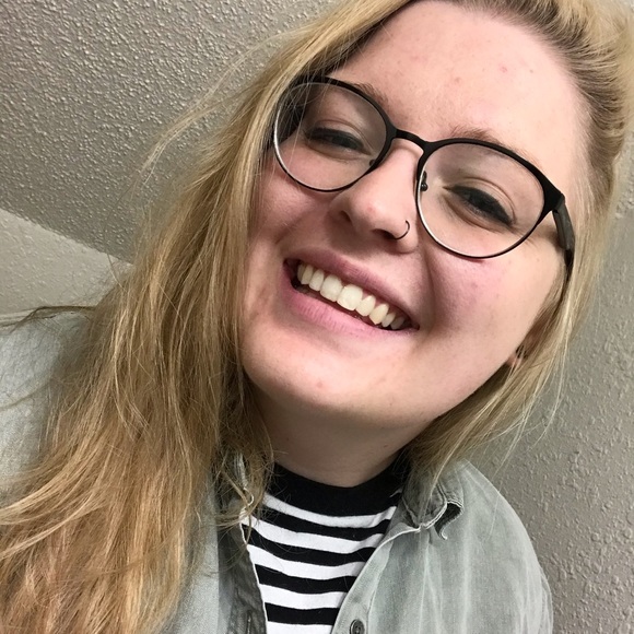 Meet your Posher, Jennifer - Picture 1 of 1